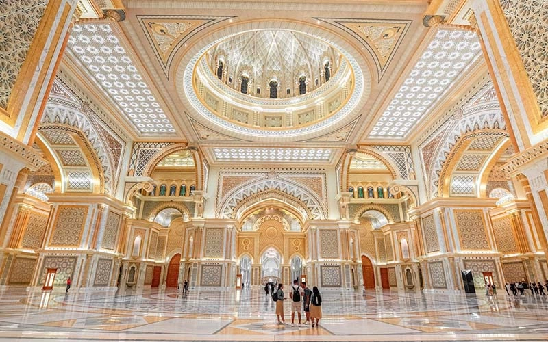 Explore Qasr Al Watan
