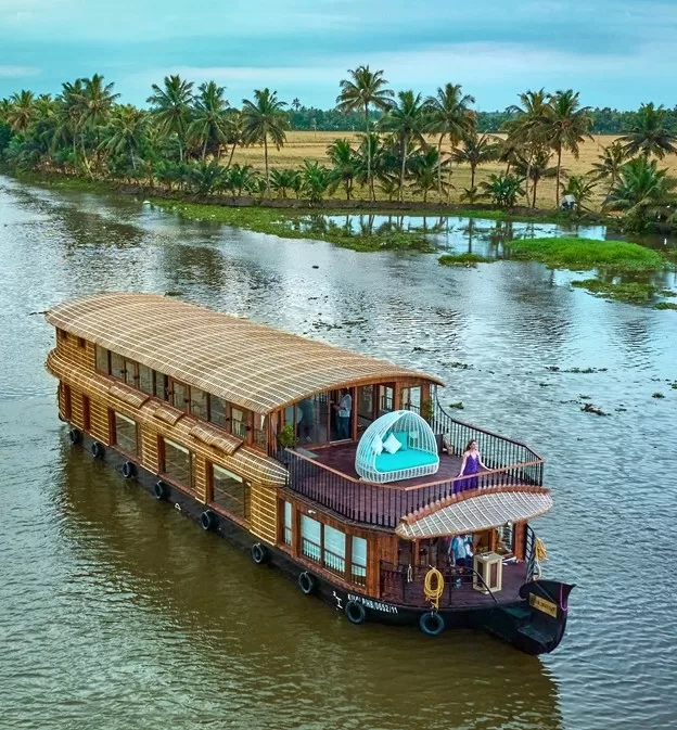 Luxury Houseboat Stay