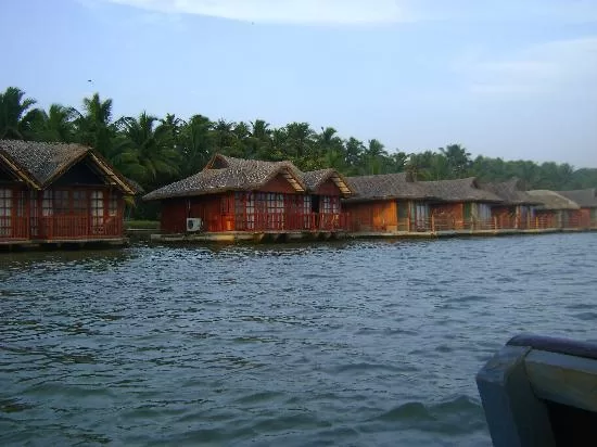 Stay at Floating Resorts
