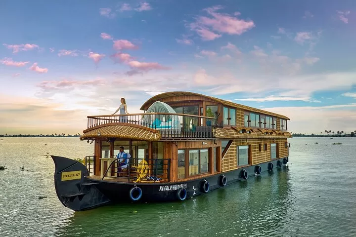 Athirappilly Munnar Alleppey Tour Package